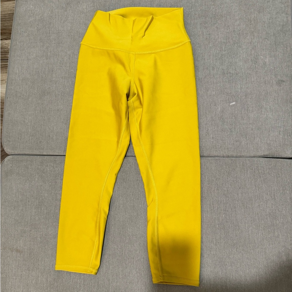 Alo Yoga Airlift Capri - Sulphur (Yellow)